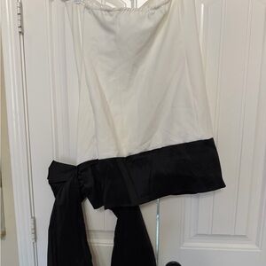 Elegant Black and White Strapless Dress with Bow